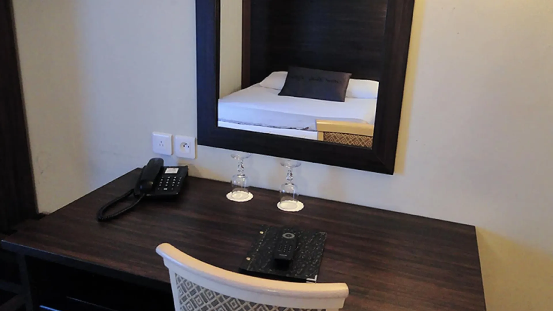 Hotel Derby Eiffel Paris