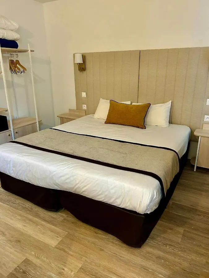 Hotel Derby Eiffel Paris 3*,