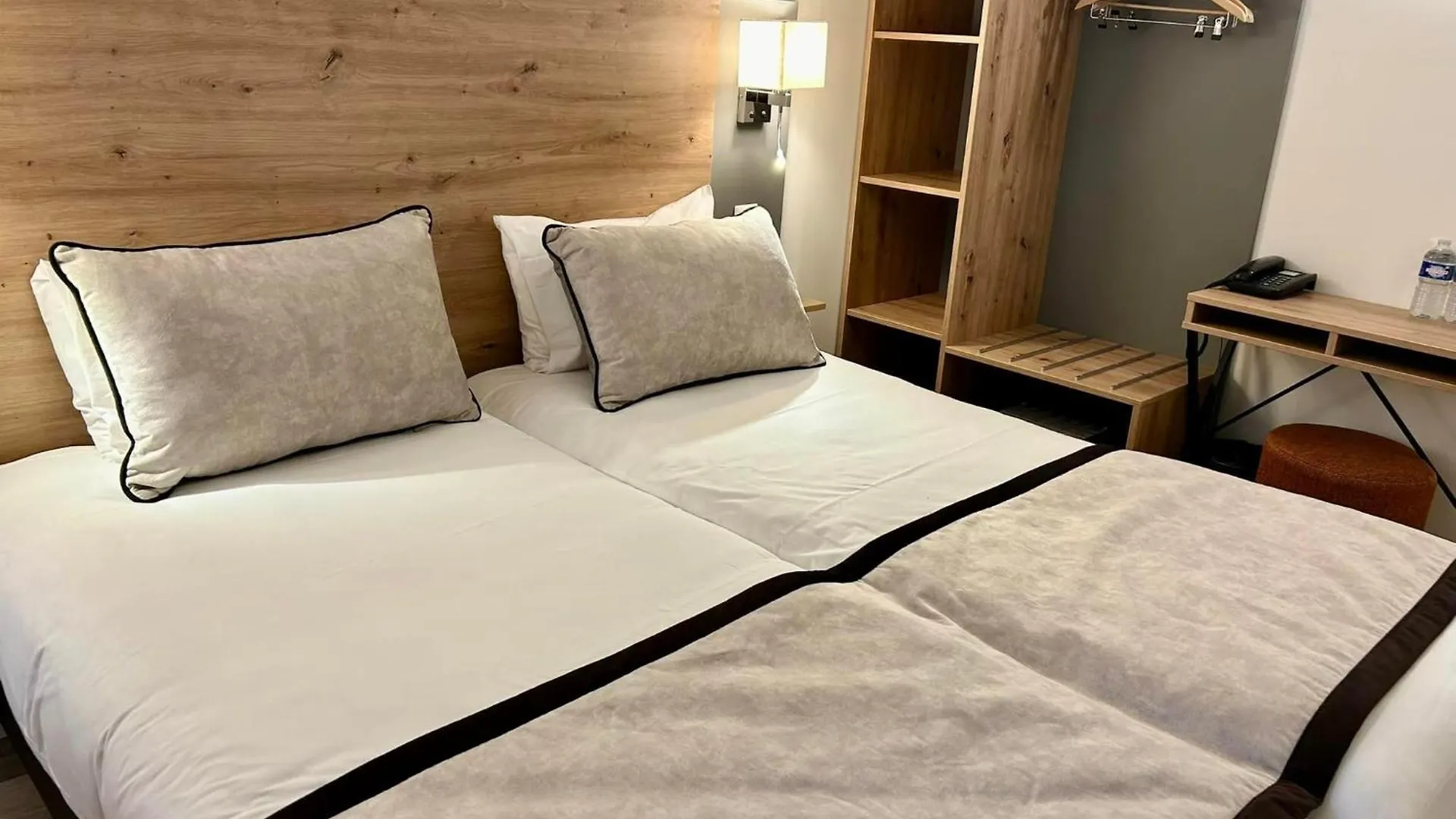 ***  Hotel Derby Eiffel Paris France